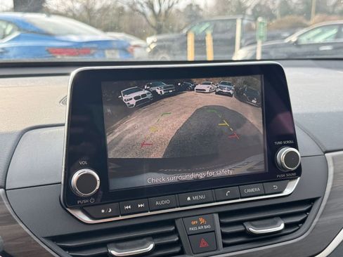 Used 2025 Nissan Altima 2.5 SV image 17