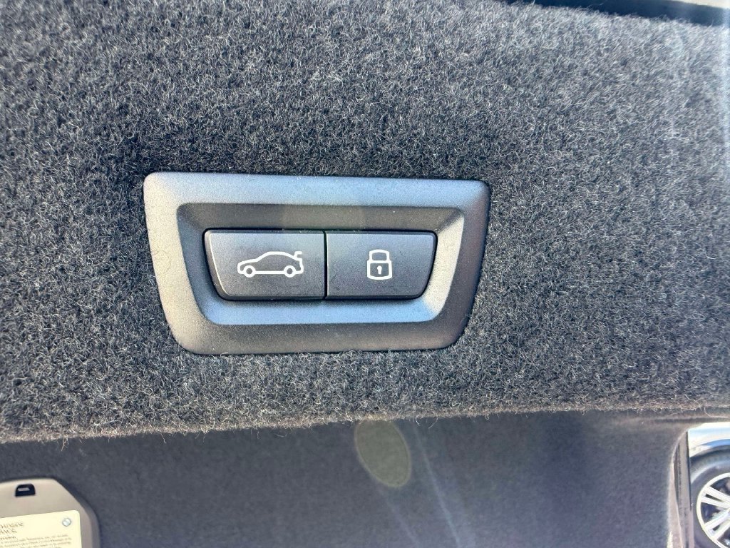 Used 2023 BMW 740i RWD image 18