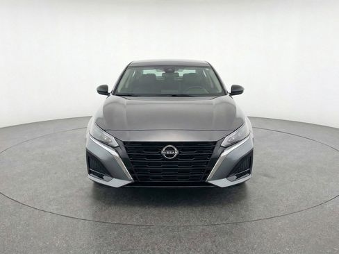 Used 2025 Nissan Altima 2.5 SV image 2