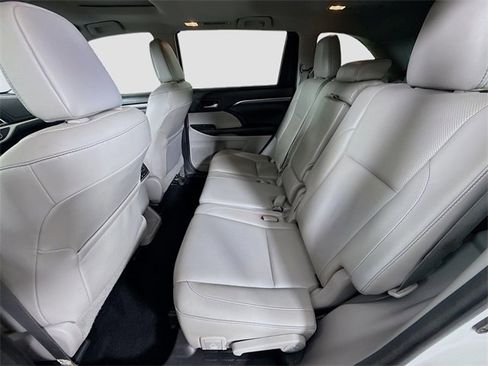 Used 2017 Toyota Highlander Limited image 25
