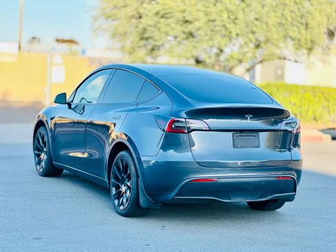 Used 2022 Tesla Model Y Long Range AWD/4WD image 6