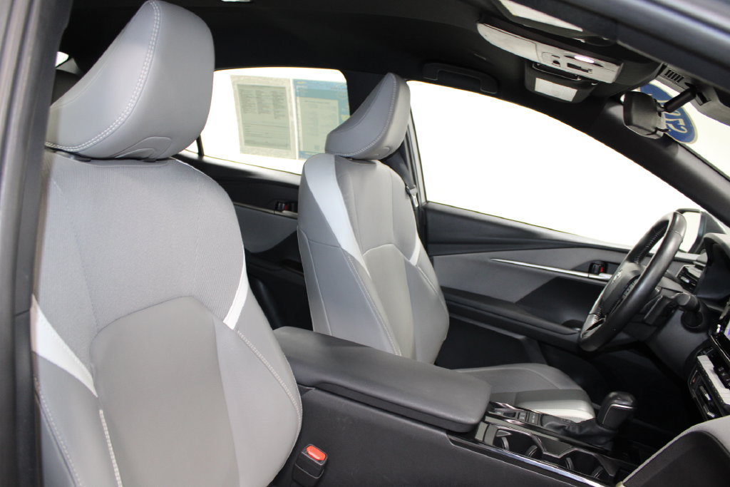 Used 2025 Toyota Camry SE FWD image 19