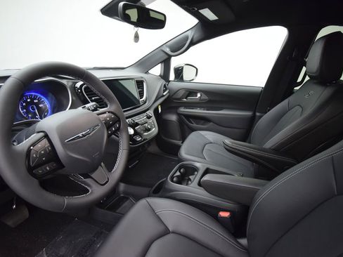 New 2026 Chrysler Pacifica Select w/ S Appearance Package image 30