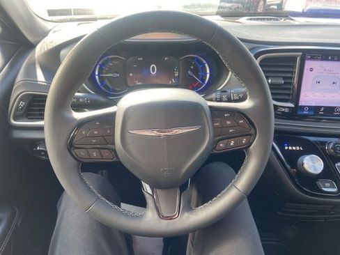 Used 2022 Chrysler Pacifica Touring-L w/ S Appearance Package image 11