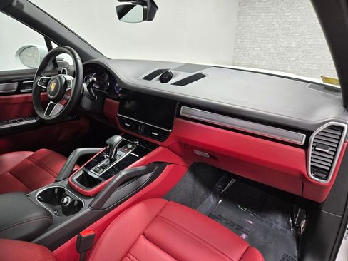 Used 2022 Porsche Cayenne Platinum Edition image 51