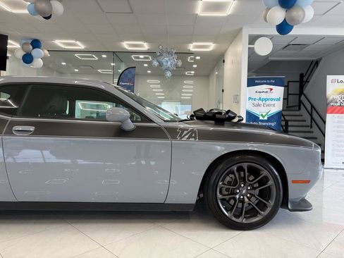 Used 2022 Dodge Challenger R/T w/ T/A Package image 9