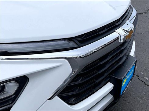 Used 2024 Chevrolet TrailBlazer LT w/ LT Cold Weather Package image 32