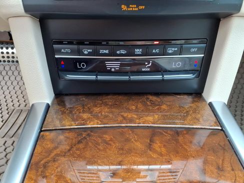 Used 2014 Mercedes-Benz E 350 4MATIC Sedan image 27