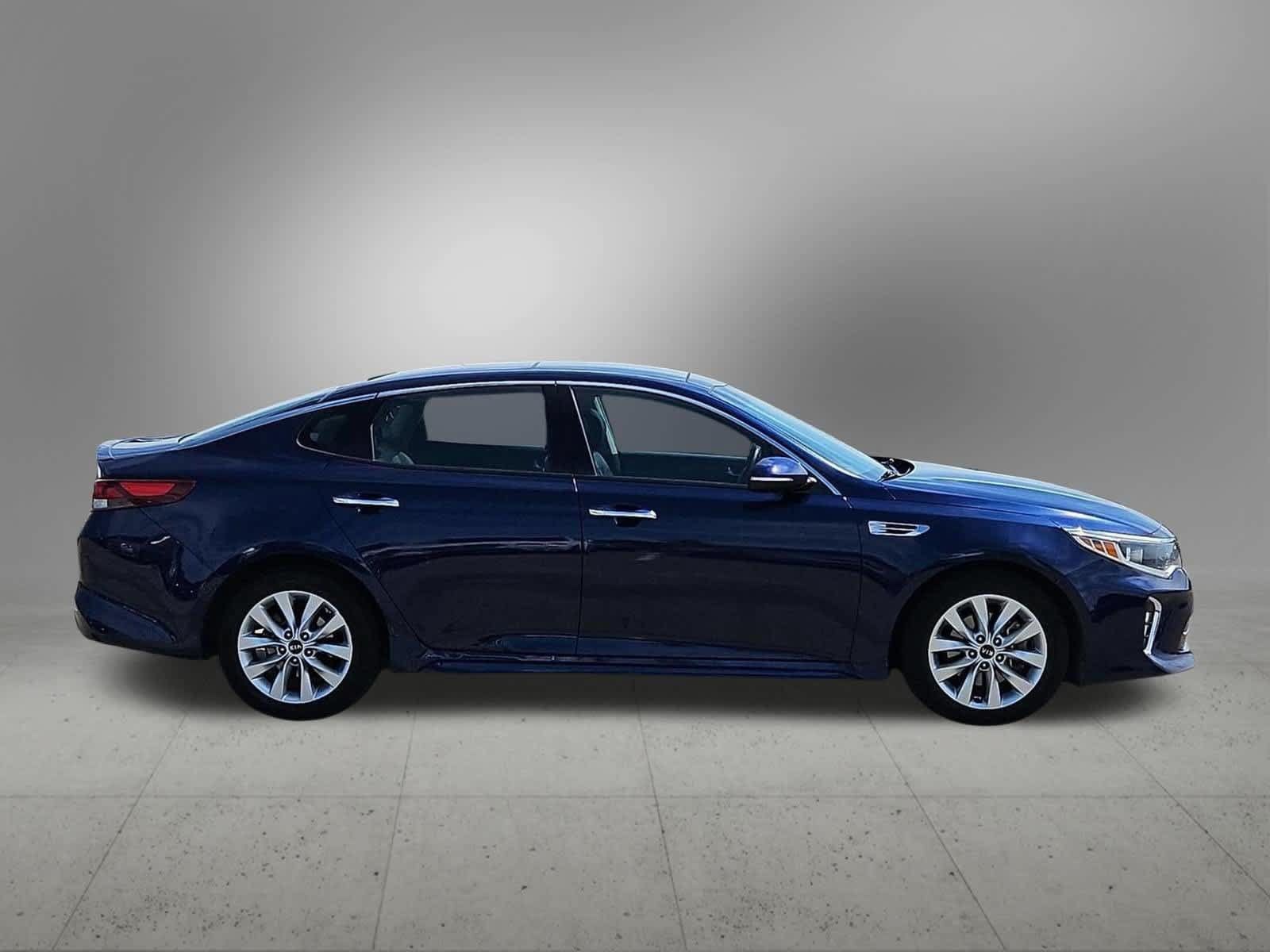 Used 2018 Kia Optima S w/ Panoramic Sunroof Package FWD image 7
