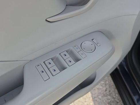 Used 2025 Hyundai Kona SEL FWD image 19