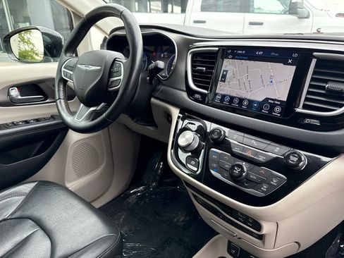 Used 2020 Chrysler Pacifica Touring-L Plus FWD image 43
