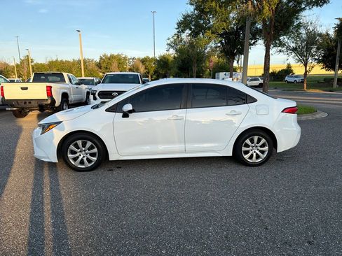 Used 2020 Toyota Corolla LE FWD image 2