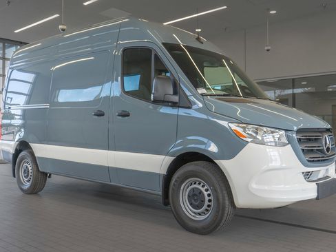 Used 2025 Mercedes-Benz Sprinter 2500 image 11