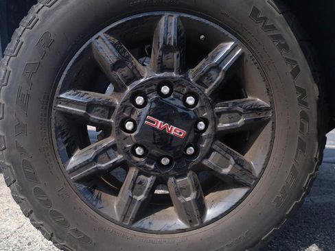 Used 2024 GMC Sierra 2500 AT4 w/ AT4 Premium Plus Package AWD/4WD image 2