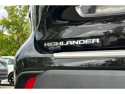 Used 2022 Toyota Highlander XLE image 55