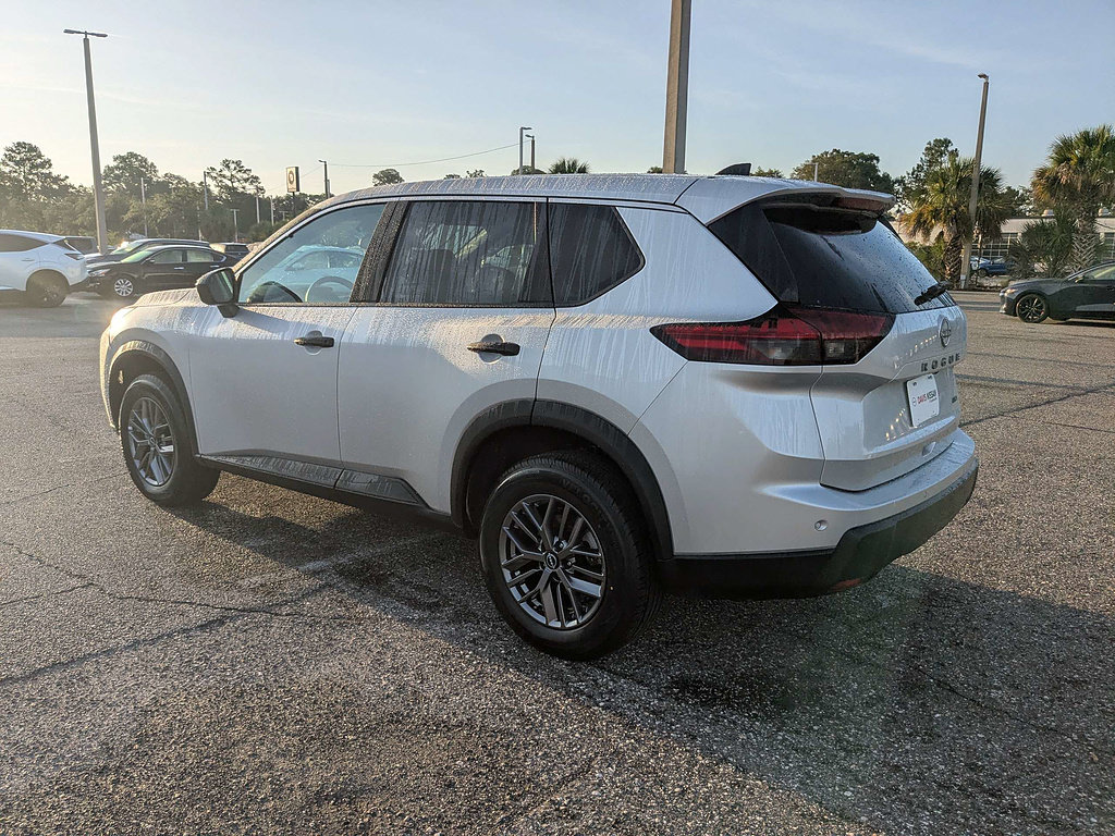 Used 2024 Nissan Rogue S AWD/4WD image 6