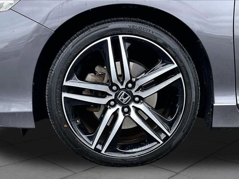 Used 2017 Honda Accord Touring image 11