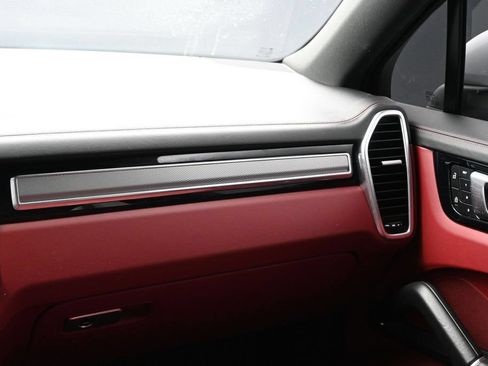 Certified 2023 Porsche Cayenne Platinum Edition AWD/4WD image 22