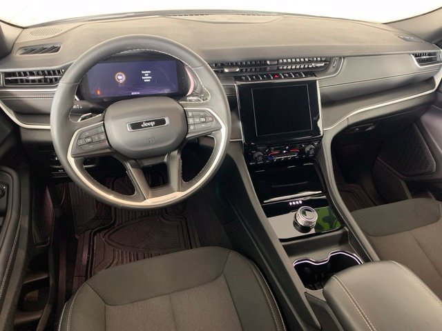 Used 2025 Jeep Grand Cherokee Laredo X w/ Luxury Tech Group I AWD/4WD image 17