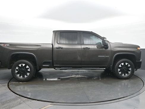 Used 2020 Chevrolet Silverado 2500 Custom w/ Custom Value Package image 6