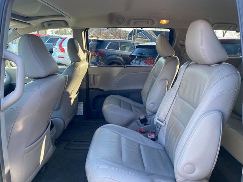 Used 2016 Toyota Sienna image 21