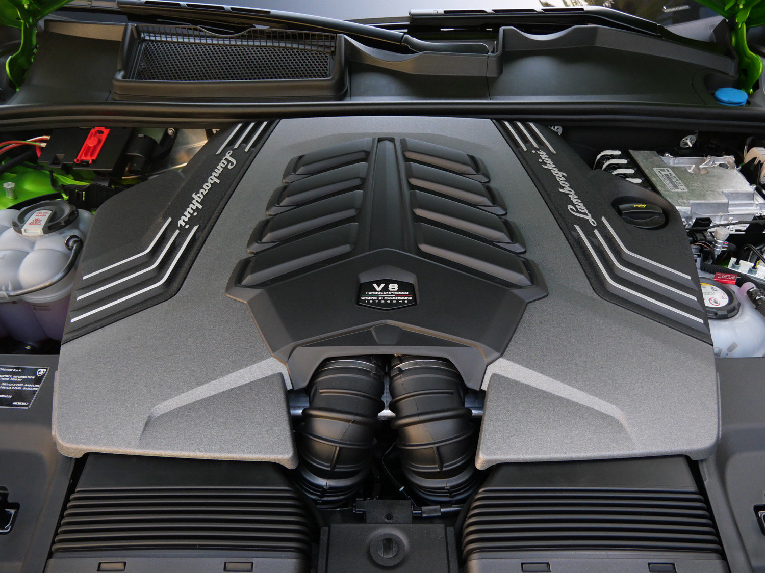 Used 2026 Lamborghini Urus SE AWD/4WD image 29