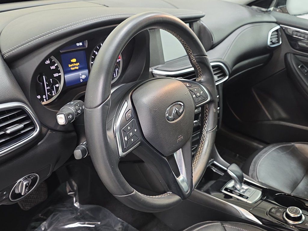 Used 2017 INFINITI QX30 Premium w/ Navigation Package AWD/4WD image 14