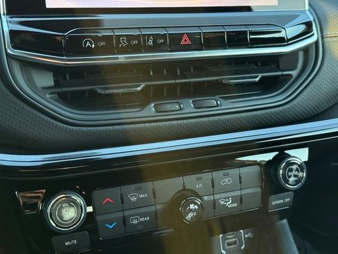 New 2026 Jeep Compass Latitude image 14