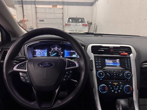 Used 2014 Ford Fusion SE image 16