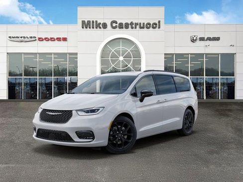 New 2026 Chrysler Pacifica Limited w/ S Appearance Package AWD/4WD image 2