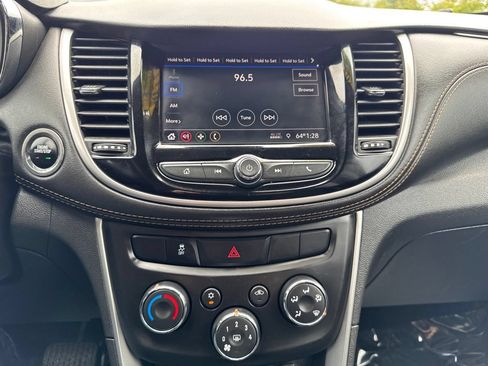 Used 2022 Chevrolet Trax LT w/ Driver Confidence Package AWD/4WD image 17
