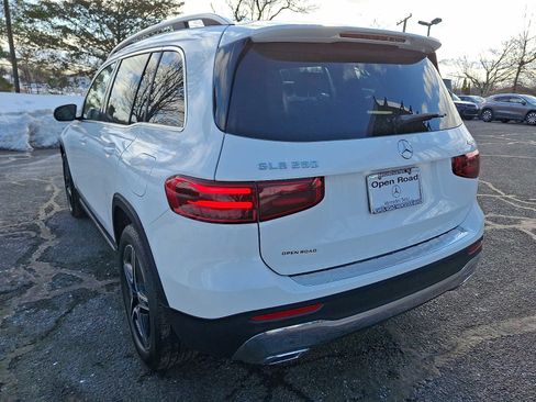 Used 2026 Mercedes-Benz GLB 250 4MATIC image 4