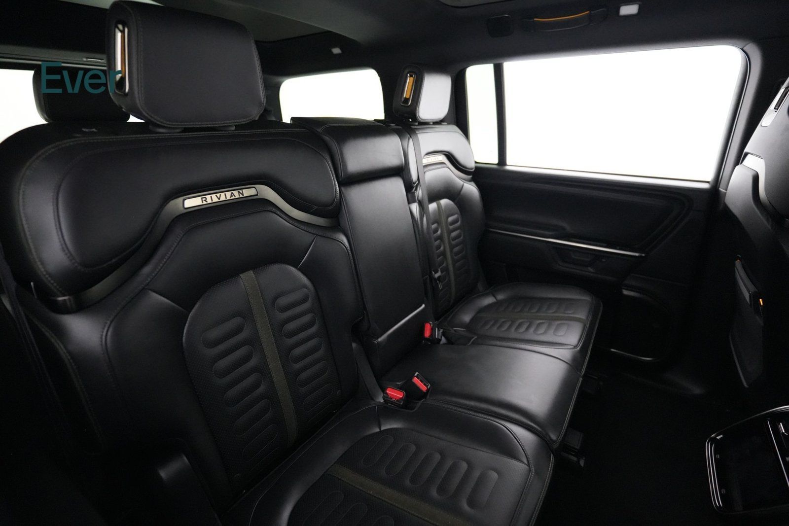 Used 2025 Rivian R1S Adventure Dual AWD/4WD image 5