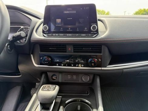 Certified 2026 Nissan Rogue SV AWD/4WD image 17