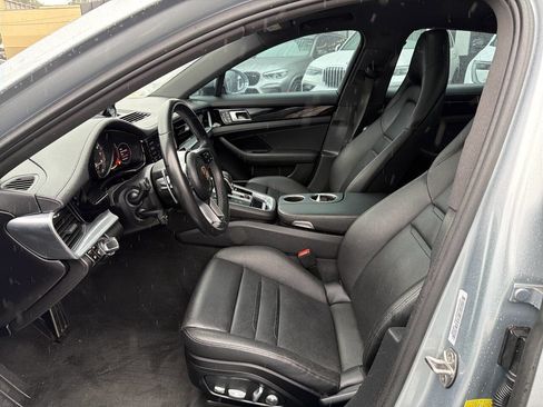Used 2018 Porsche Panamera 4 AWD/4WD image 35