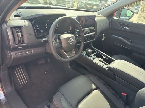 New 2026 Nissan Pathfinder SL FWD image 10
