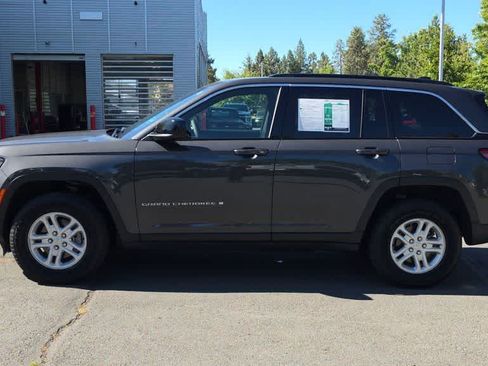 Used 2025 Jeep Grand Cherokee Laredo w/ Luxury Tech Group I AWD/4WD image 5