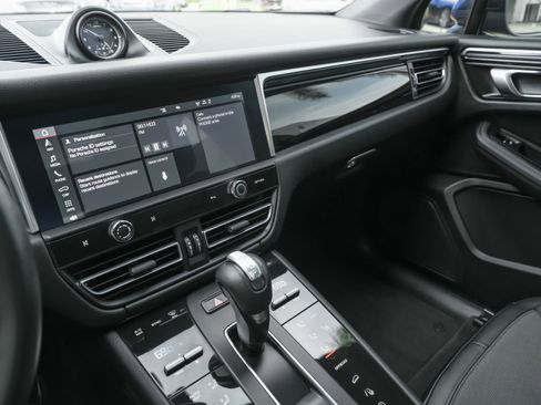 Used 2022 Porsche Macan image 10
