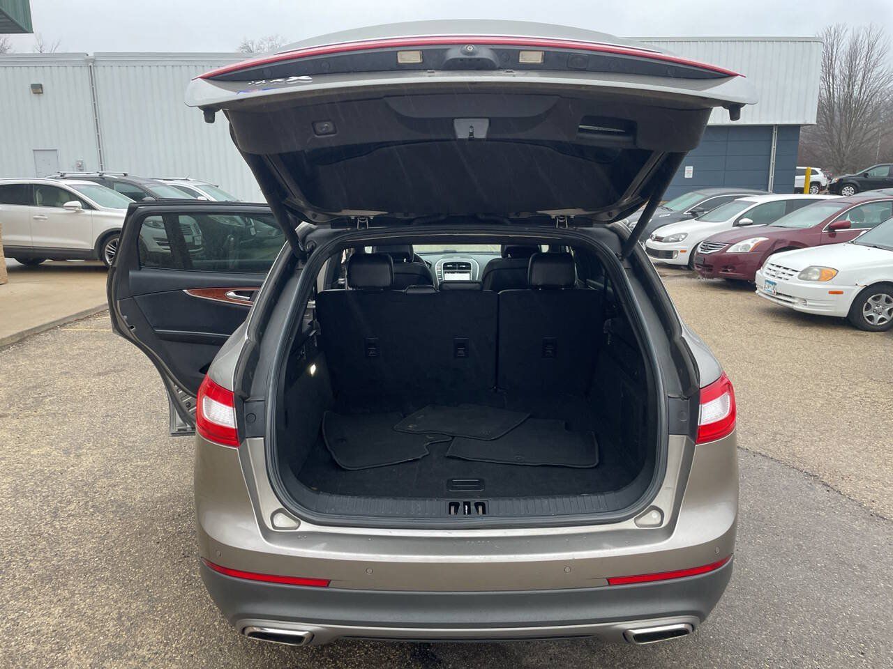 Used 2016 Lincoln MKX Reserve w/ Climate Package FWD image 19