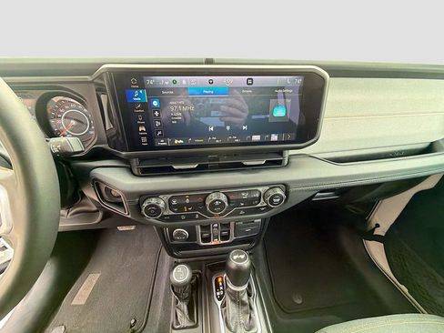 Used 2024 Jeep Wrangler Sahara image 27