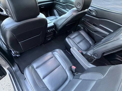 Used 2017 GMC Acadia SLT w/ LPO, Floor Liner Package AWD/4WD image 35