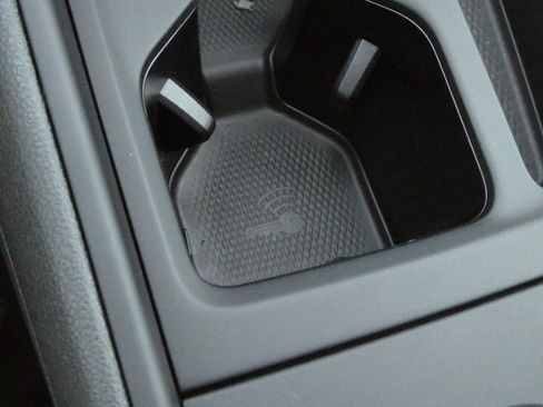 New 2025 Volkswagen Tiguan SE image 13