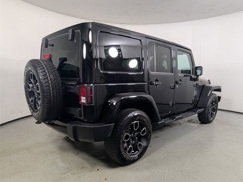 Used 2018 Jeep Wrangler Unlimited Sahara image 7
