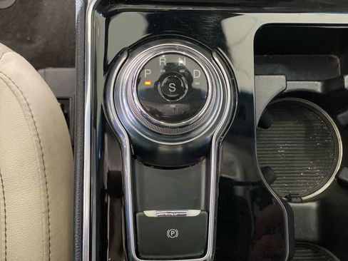 Used 2019 Ford Edge Titanium w/ Class II Trailer Tow Package AWD/4WD image 23