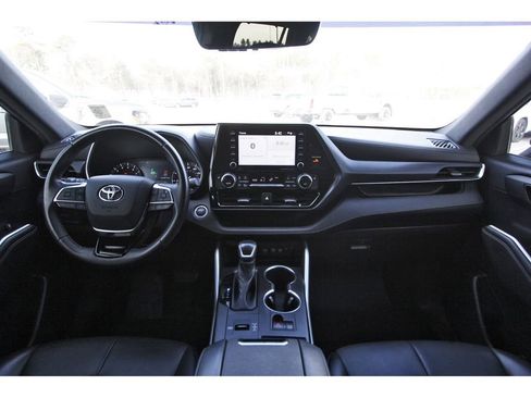 Used 2021 Toyota Highlander XSE image 12