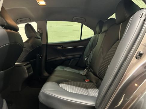Used 2020 Toyota Camry SE FWD image 8