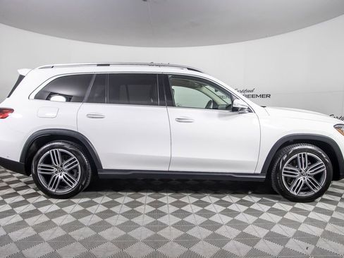 Used 2024 Mercedes-Benz GLS 450 4MATIC image 4