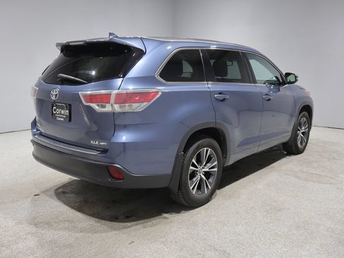 Used 2016 Toyota Highlander XLE AWD/4WD image 2