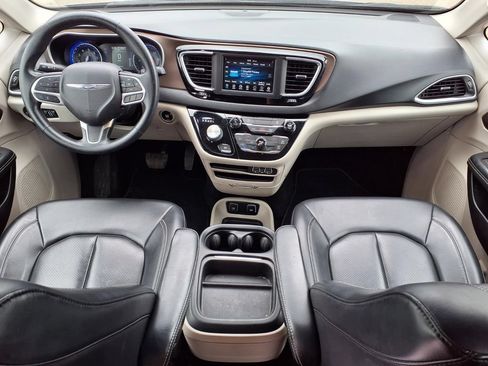 Used 2021 Chrysler Voyager Lxi FWD image 9