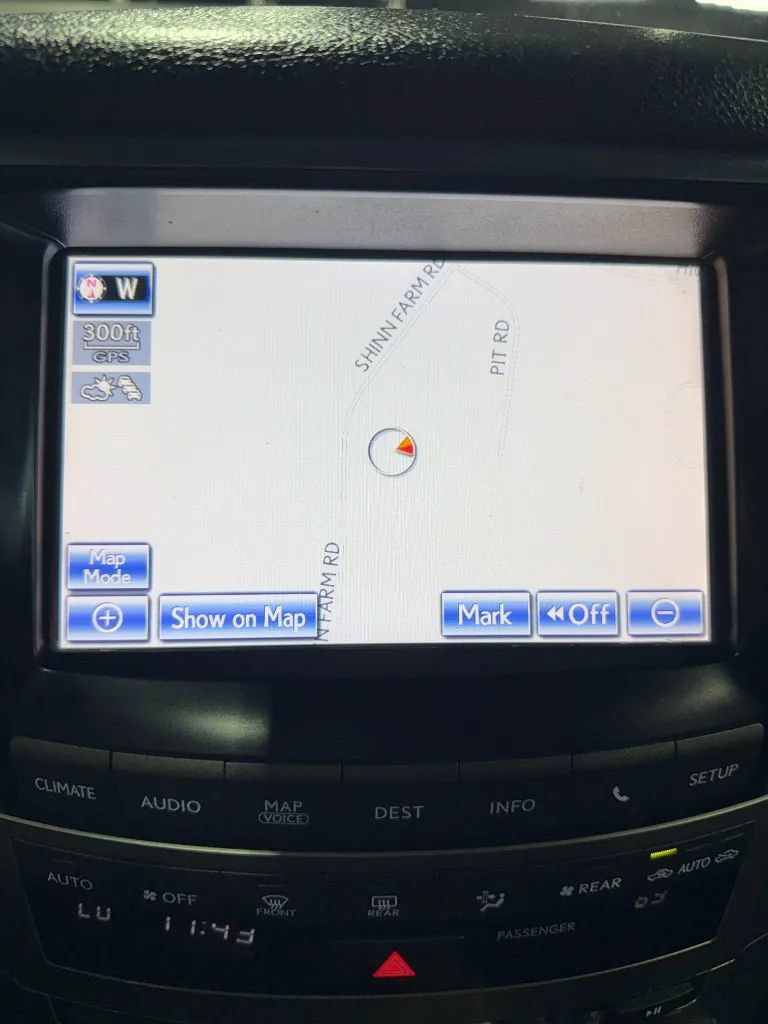 Used 2013 Lexus LX 570 4WD w/ Luxury Pkg image 22